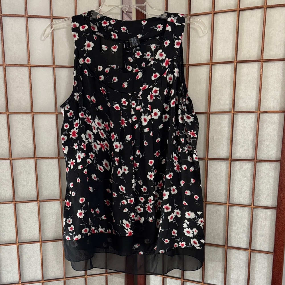New Directions Black Floral Sleeveless Blouse PTP 23 inches